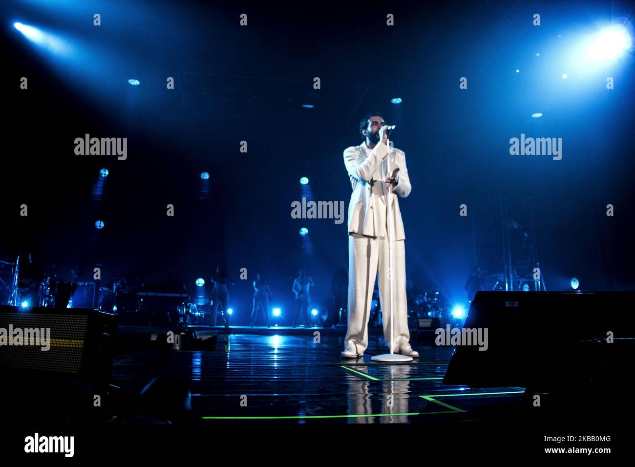 Il cantante e cantautore italiano Marco Mengoni si esibisce dal vivo a Conegliano Veneto, Italia, con il suo tour live 2019 dell'Atlantico Mengoni, il 14 novembre 2019. (Foto di Mimmo Lamacchia/NurPhoto) Foto Stock