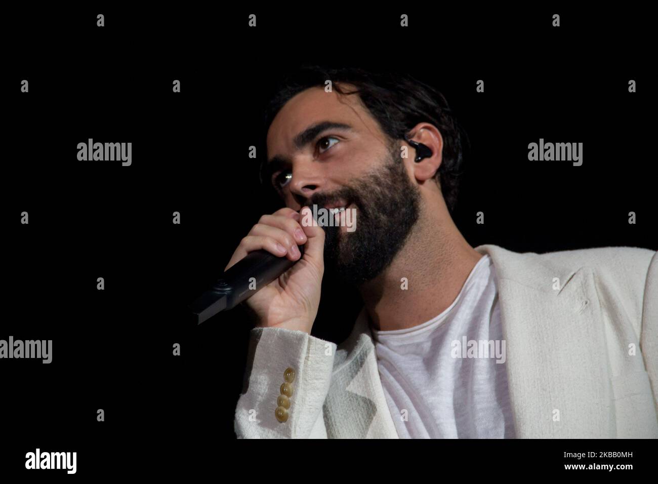 Il cantante e cantautore italiano Marco Mengoni si esibisce dal vivo a Conegliano Veneto, Italia, con il suo tour live 2019 dell'Atlantico Mengoni, il 14 novembre 2019. (Foto di Mimmo Lamacchia/NurPhoto) Foto Stock