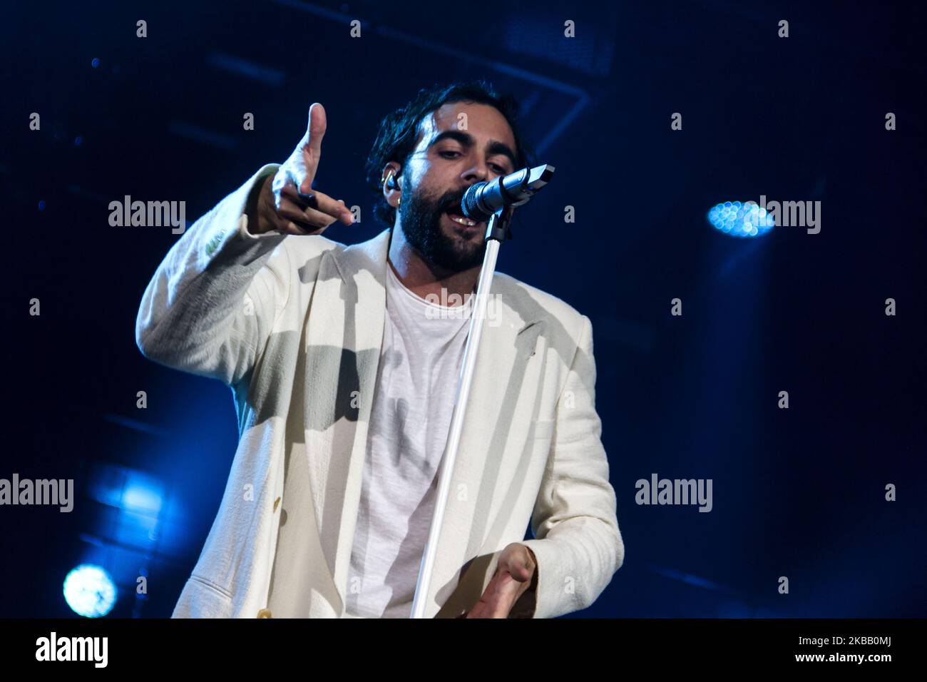 Il cantante e cantautore italiano Marco Mengoni si esibisce dal vivo a Conegliano Veneto, Italia, con il suo tour live 2019 dell'Atlantico Mengoni, il 14 novembre 2019. (Foto di Mimmo Lamacchia/NurPhoto) Foto Stock