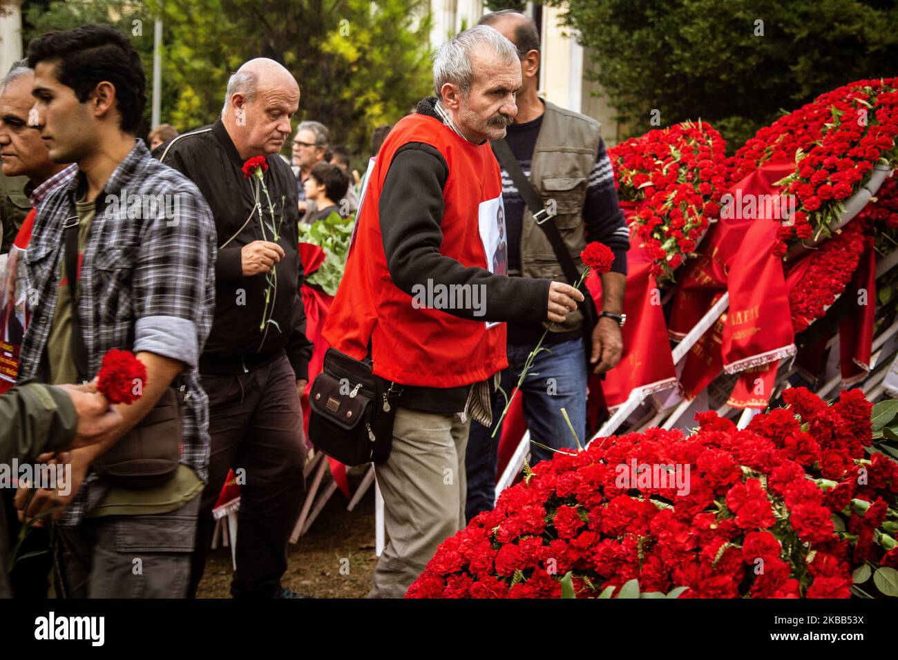 La Scuola Politecnica di Atene celebra il 46th° anniversario della rivolta studentesca del 1973 contro la giunta militare del 16 novembre 2019 ad Atene, in Grecia. Ogni anno migliaia di greci visitano il politecnico per rendere omaggio alle persone che hanno combattuto contro il regime fascista. (Foto di Maria Chourdari/NurPhoto) Foto Stock