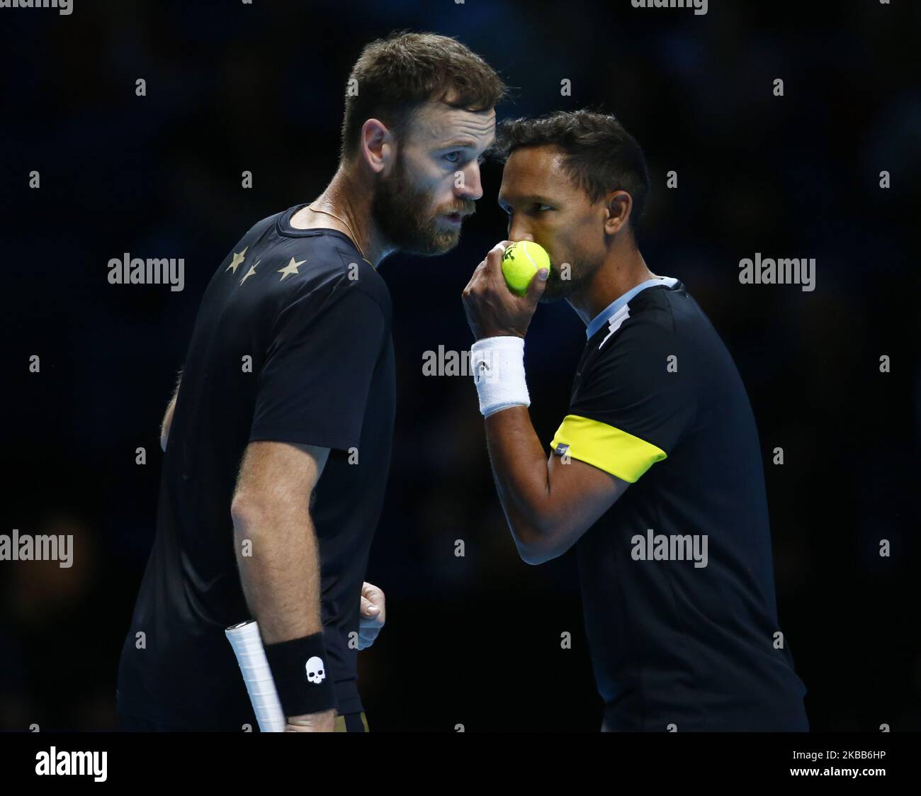 L-R Raven Klaasen (RSA) E Michael Venus (NZL) durante la partita finale del Campionato doppio Pierre-Hughes Herbert e Nicolas Mahut (fra) contro Raven Klaasen (RSA) E Michael Venus (NZL) International Tennis - Nitto ATP World Tour Finals Day 8 - Martedì 17th Novembre 2019 - O2 Arena - Londra (Foto di Action Foto Sport/NurPhoto) Foto Stock