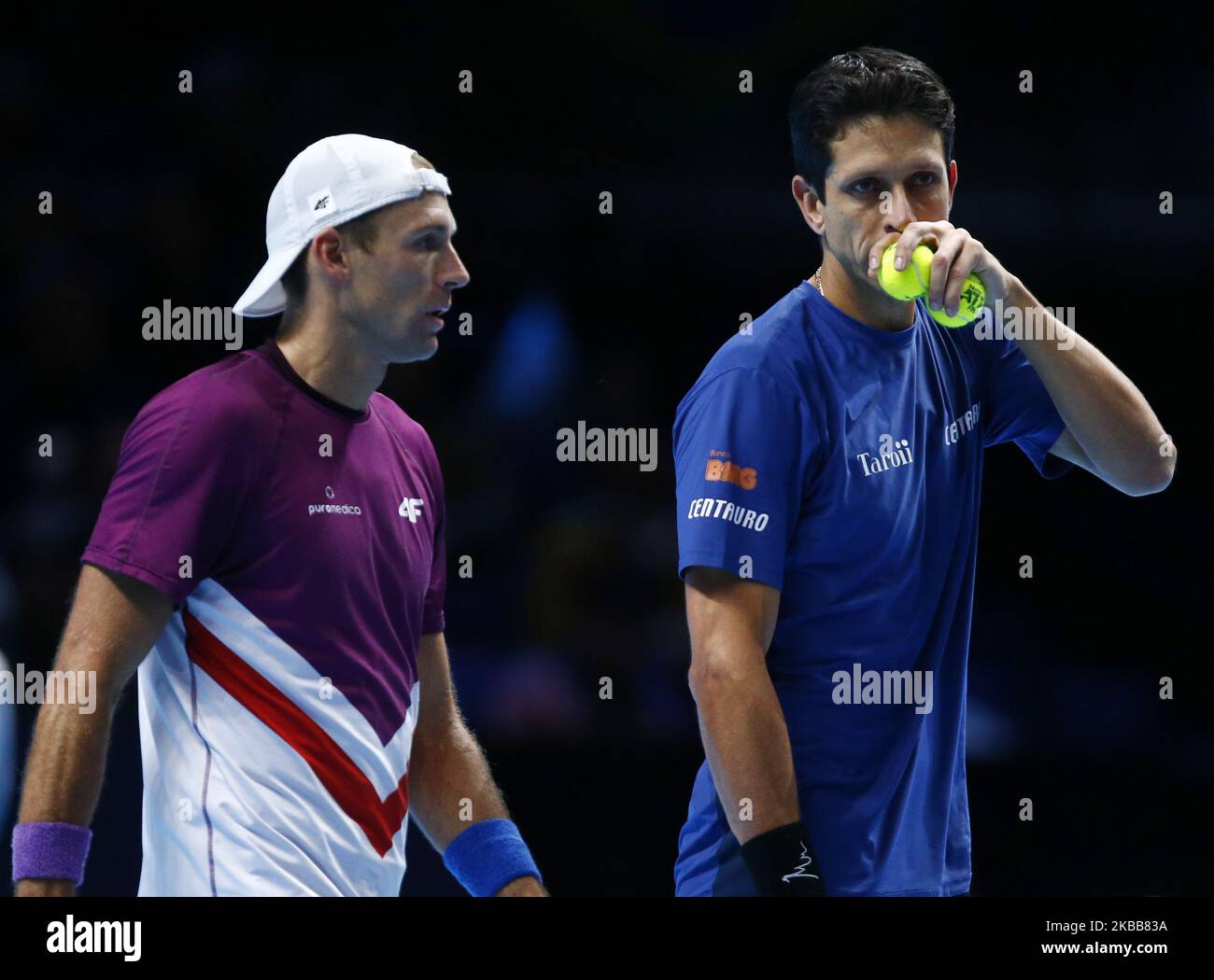 L-R Lukasz Kubot (POL) e Marcelo Melo (BRA) in azione durante il doppio incontro semifinale Pierre-Hughes Herbert e Nicolas Mahut (fra) Contro Lukasz Kubot (POL) e Marcelo Melo (BRA) International Tennis - Nitto ATP World Tour Finals Day 3 - Martedì 16th novembre 2019 - O2 Arena - Londra (Photo by Action Foto Sport/NurPhoto) Foto Stock