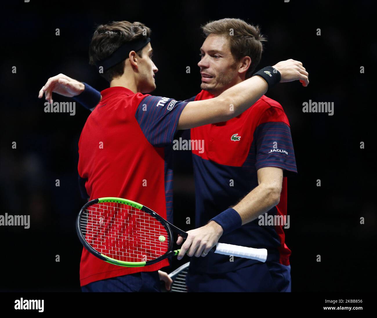 L-R Pierre-Hughes Herbert e Nicolas Mahut (fra) festeggia il raggiungimento della finale del doppio durante la semifinale del doppio Pierre-Hughes Herbert e Nicolas Mahut (fra) contro Lukasz Kubot (POL) e Marcelo Melo (BRA) International Tennis - Nitto ATP World Tour Finals Day 3 - Martedì 16th Novembre 2019 - O2:00 Arena - Londra (Photo by Action Foto Sport/NurPhoto) Foto Stock