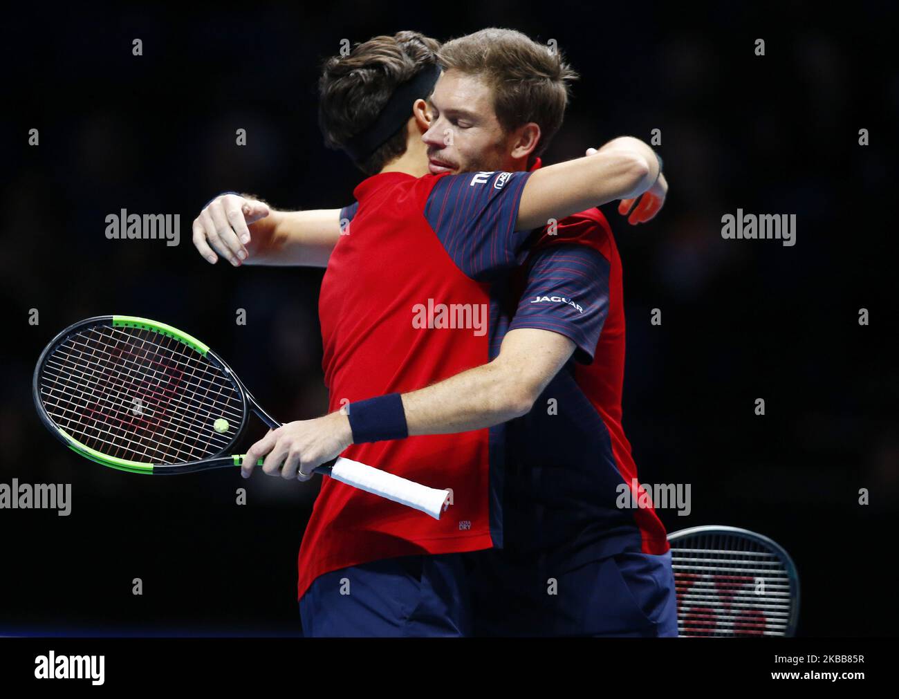 L-R Pierre-Hughes Herbert e Nicolas Mahut (fra) festeggia il raggiungimento della finale del doppio durante la semifinale del doppio Pierre-Hughes Herbert e Nicolas Mahut (fra) contro Lukasz Kubot (POL) e Marcelo Melo (BRA) International Tennis - Nitto ATP World Tour Finals Day 3 - Martedì 16th Novembre 2019 - O2:00 Arena - Londra (Photo by Action Foto Sport/NurPhoto) Foto Stock
