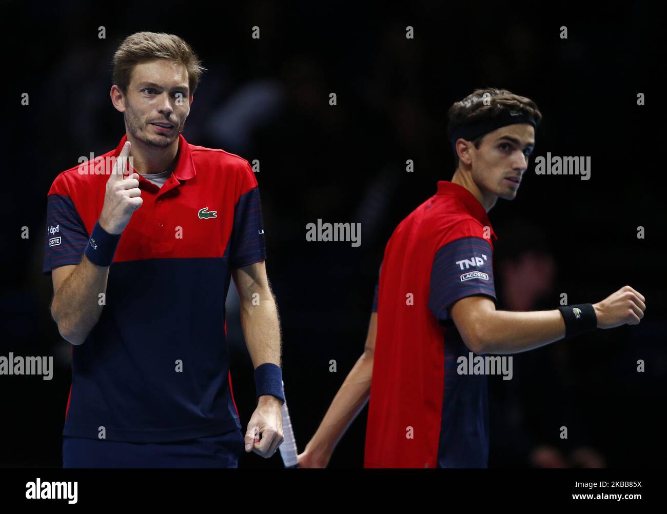 L-R Pierre-Hughes Herbert e Nicolas Mahut (fra) festeggia il raggiungimento della finale del doppio durante la semifinale del doppio Pierre-Hughes Herbert e Nicolas Mahut (fra) contro Lukasz Kubot (POL) e Marcelo Melo (BRA) International Tennis - Nitto ATP World Tour Finals Day 3 - Martedì 16th Novembre 2019 - O2:00 Arena - Londra (Photo by Action Foto Sport/NurPhoto) Foto Stock