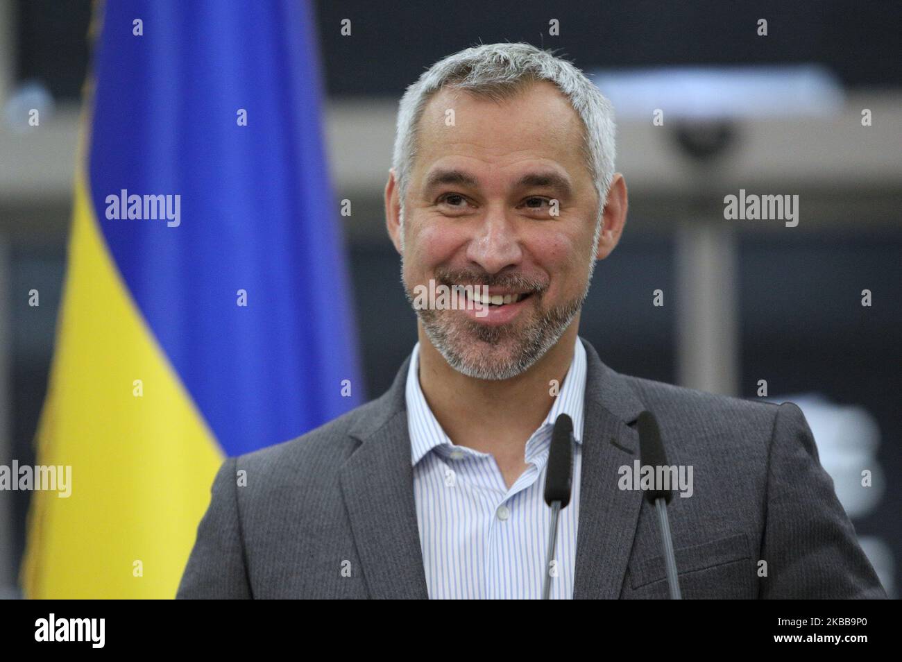 Il Procuratore Generale dell'Ucraina Ruslan Ryaboshapka sorride in un briefing a Kiev. Ucraina, Mercoledì, 20 novembre 2019 Ryaboshapka ha detto che i casi di Burisma e il figlio dell'ex vice presidente Joe Biden Hunter Biden saranno trasferiti al National Anti-Corruption Bureau of Ukraine (NABU), al state Bureau of Investigation (GBR) e al Security Service of Ukraine (SBU). (Foto di Danil Shamkin/NurPhoto) Foto Stock