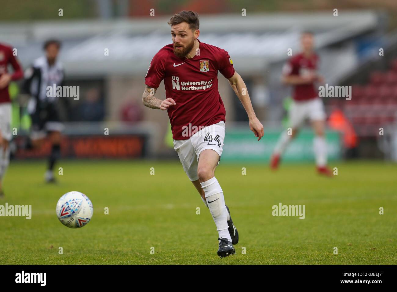 Paul Anderson di Northampton Town durante la prima metà della partita della Sky Bet League 2 tra Northampton Town e Grimsby Town presso il PTS Academy Stadium di Northampton sabato 23rd novembre 2019. (Foto di John Cripps/ MI News/NurPhoto) Foto Stock
