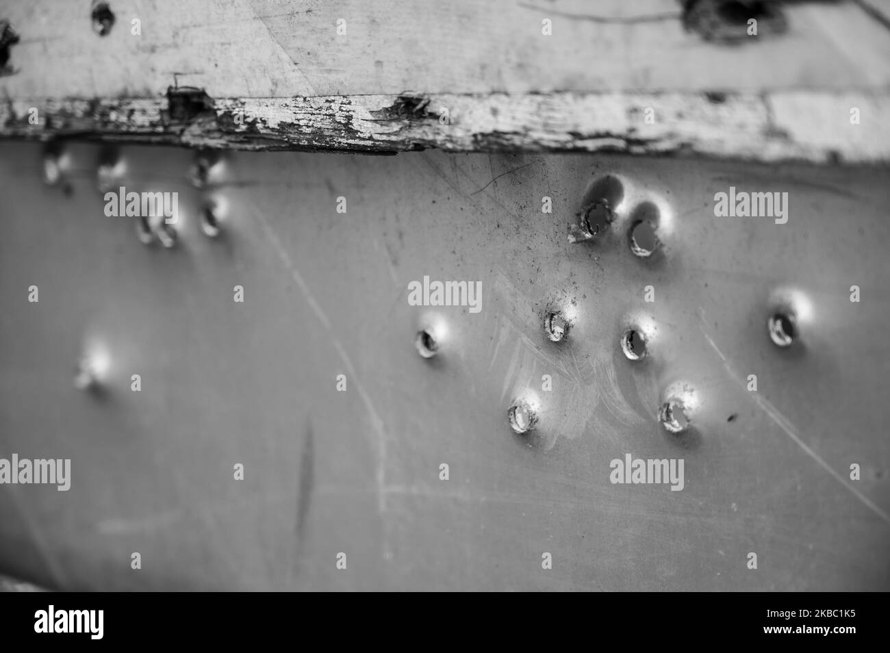 Segnale di chiusura della Buckshot Road davanti a un'auto lavata ponte Foto Stock