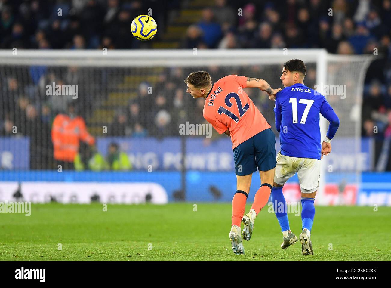 Lucas Digne (12) di Everton dirige la palla durante la partita della Premier League tra Leicester City ed Everton al King Power Stadium di Leicester domenica 1st dicembre 2019. (Foto di Jon Hobley/ MI News/NurPhoto) Foto Stock