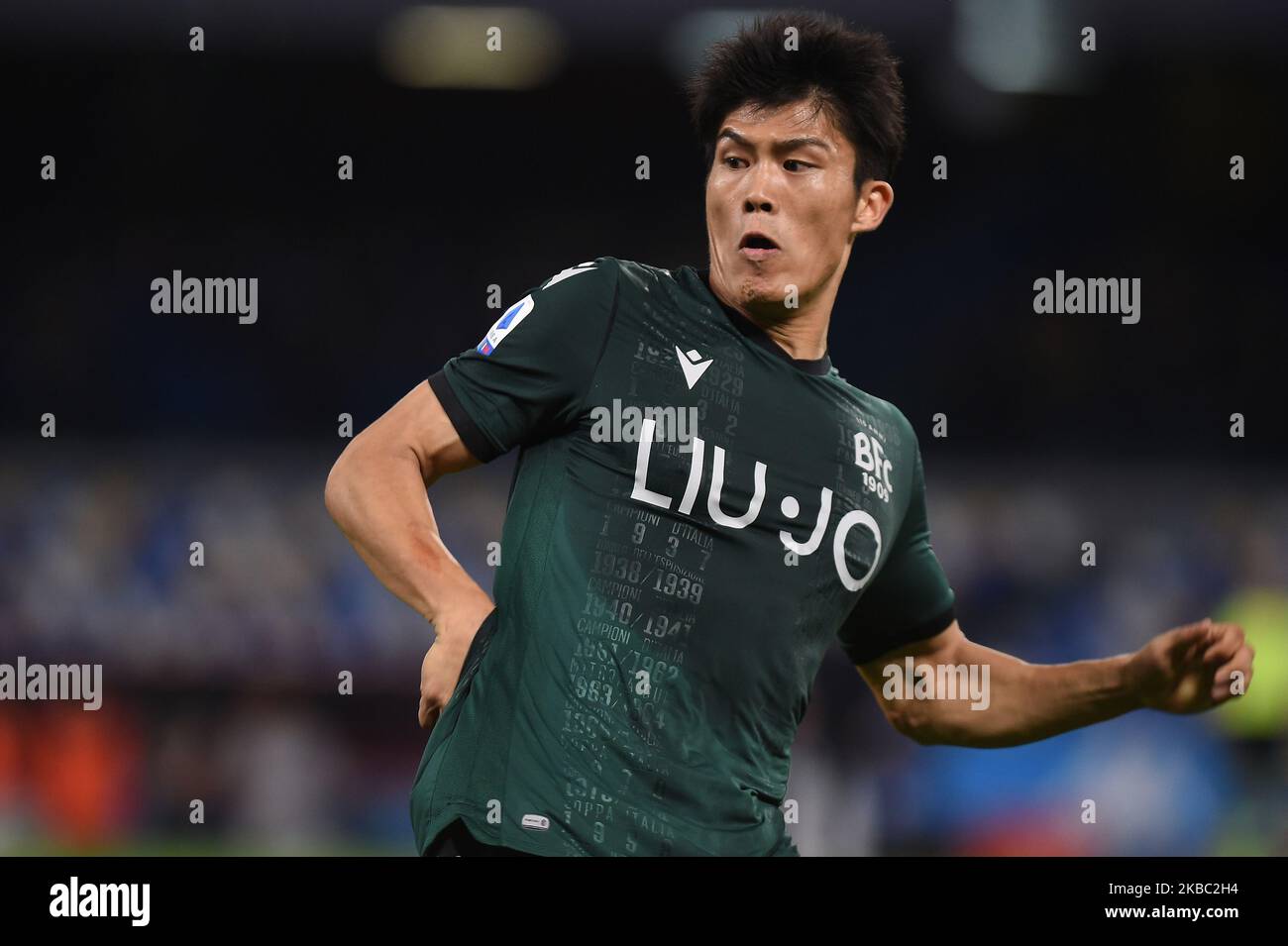 Takehiro Tomiyasu del Bologna FC durante la Serie A match tra SSC Napoli e Bologna FC allo Stadio San Paolo Napoli Italia il 1 dicembre 2019. (Foto di Franco Romano/NurPhoto) Foto Stock