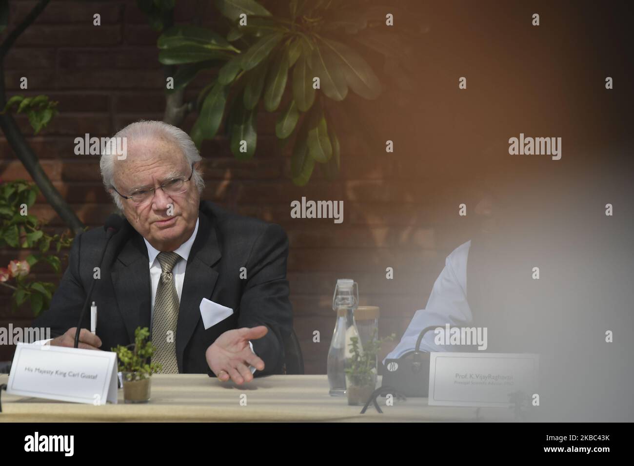 Il 3 dicembre 2019 il re svedese Carl XVI Gustaf partecipa a un programma sulla lotta contro le emissioni e l'inquinamento atmosferico a Nuova Delhi (India). (Foto di Indraneel Chowdhury/NurPhoto) Foto Stock