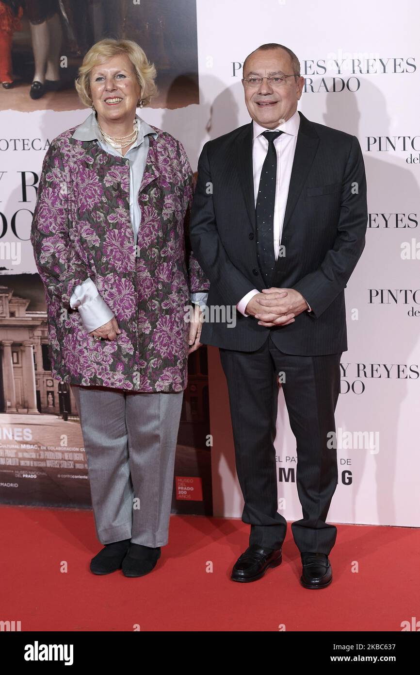 L'ambasciatore francese Jean-Michel Casa e sua moglie frequentano la ''Pintores Y Reyes del Prado'' prima al Verdi Cinema di Madrid, Spagna il 4 dicembre 2019 (Foto di Carlos Dafonte/NurPhoto) Foto Stock