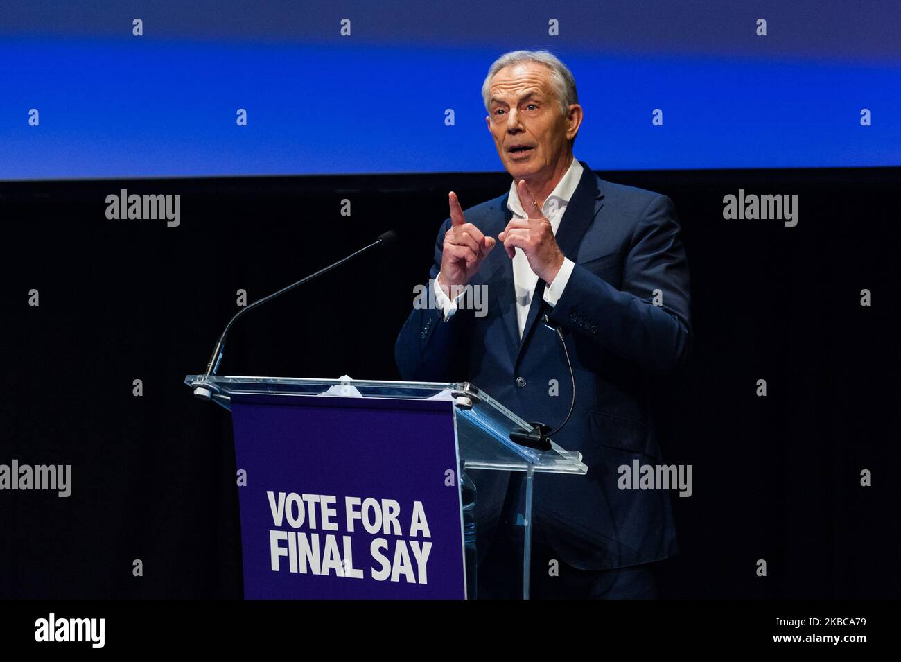 L’ex primo ministro laburista Tony Blair parla durante un raduno al Mermaid Theatre per incoraggiare il voto tattico nelle prossime elezioni generali e chiedere un voto pubblico sul risultato della Brexit il 06 dicembre 2019 a Londra, Inghilterra. Il raduno, organizzato dal voto per una campagna di dire la finale e per il nostro futuro, si svolge prima dell’ultima settimana di campagna elettorale per le elezioni generali del 12 dicembre. (Foto di Wiktor Szymanowicz/NurPhoto) Foto Stock