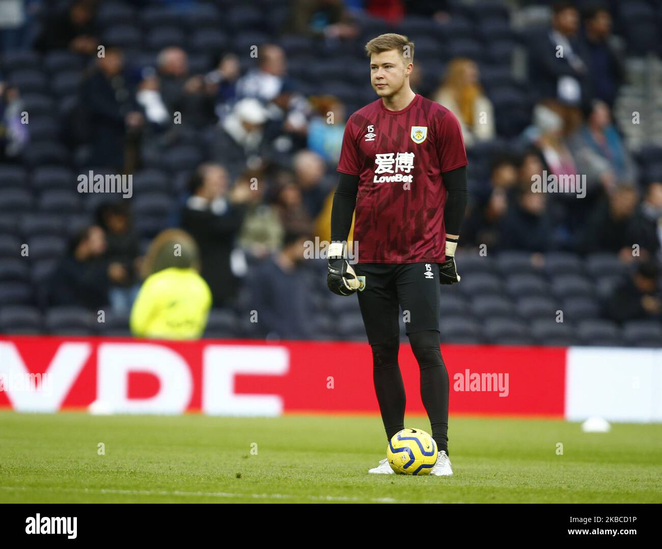 Burnley's Bailey Peacock-Farrell durante il warm-up pre-partita durante la Premier League inglese tra Tottenham Hotspur e Burnley al Tottenham Hotspur Stadium , Londra, Inghilterra il 07 dicembre 2019 (Photo by Action Foto Sport/NurPhoto) Foto Stock