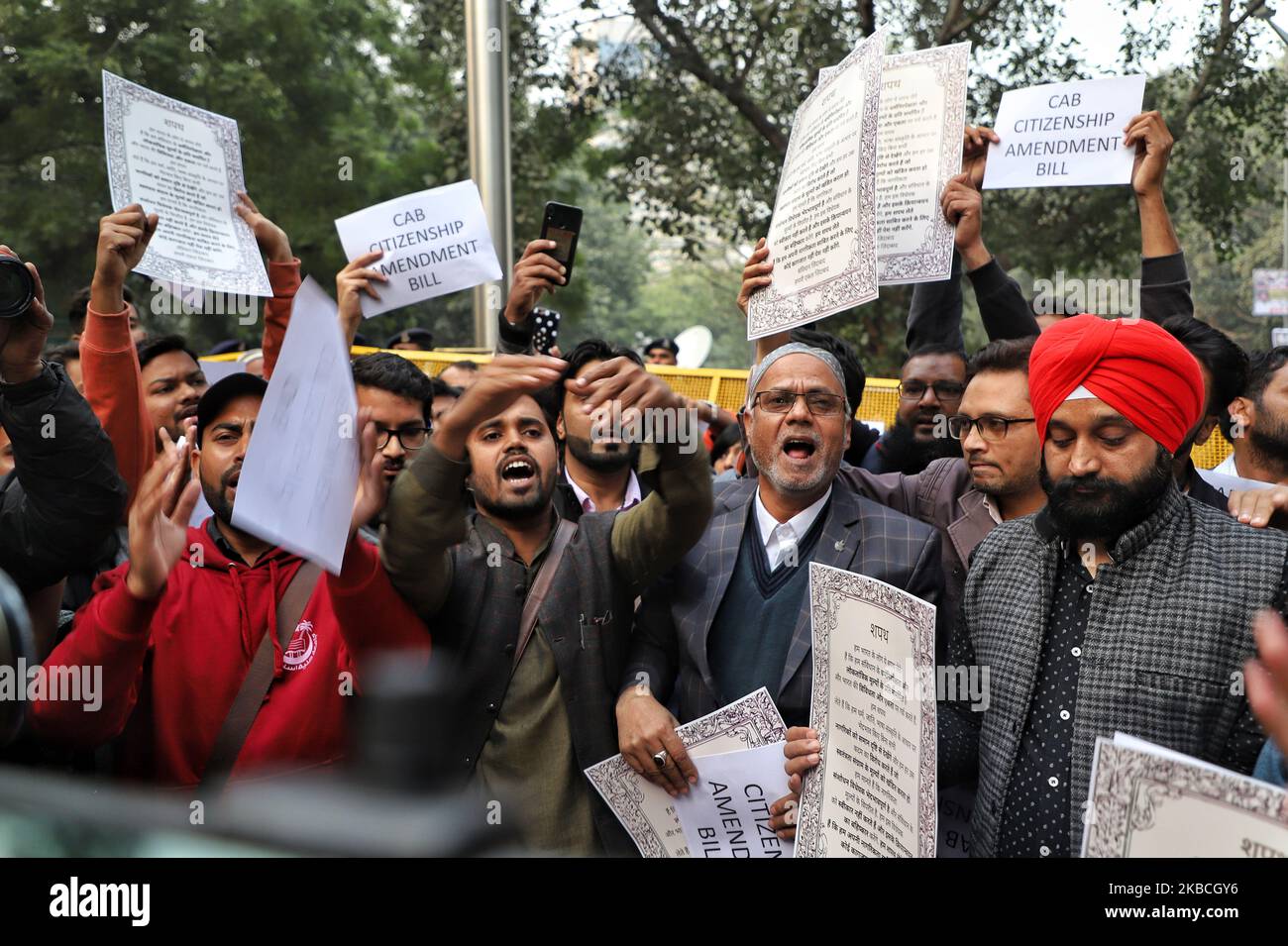 La gente protesta contro la legge di emendamento di cittadinanza a Nuova Delhi India il 10 dicembre 2019 (Foto di Nasir Kachroo/NurPhoto) Foto Stock