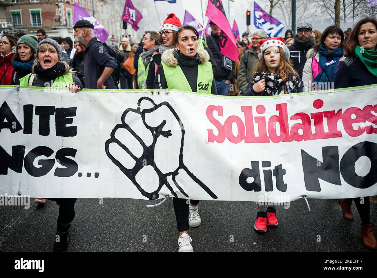 Membri dell'Unione alla manifestazione nel centro di Rennes contro la riforma pensionistica projet annessa dal governo francese. Rennes , Francia, 10 dicembre 2019 (Foto di Vernault Quentin/NurPhoto) Foto Stock