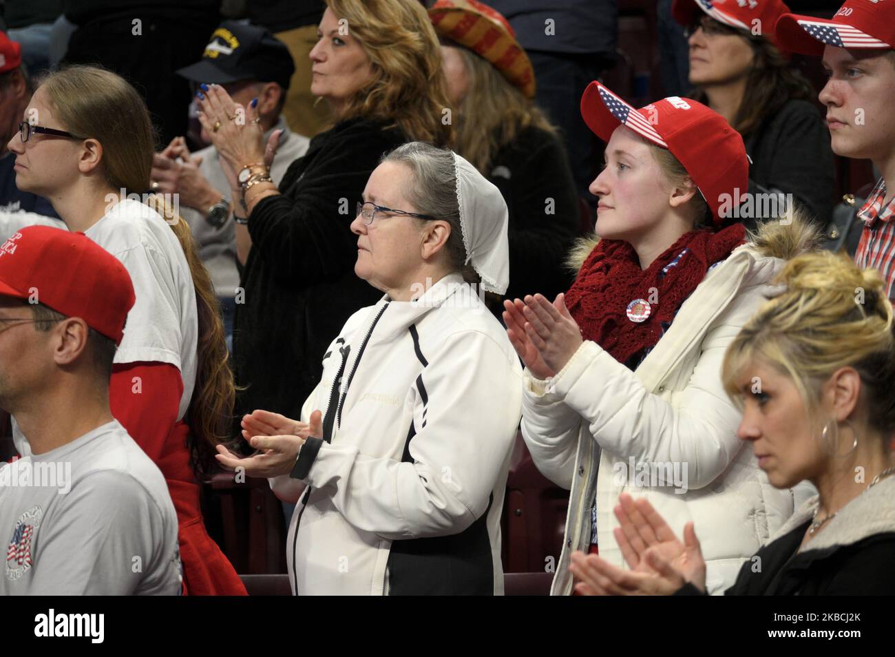 La gente in presenza sente il presidente degli Stati Uniti Donald Trump parlare per più di un'ora durante un rally di campagna con il vicepresidente Mike Pence al Giant Center, a Hershey, PA, il 10 dicembre 2019. (Foto di Bastiaan Slabbers/NurPhoto) Foto Stock