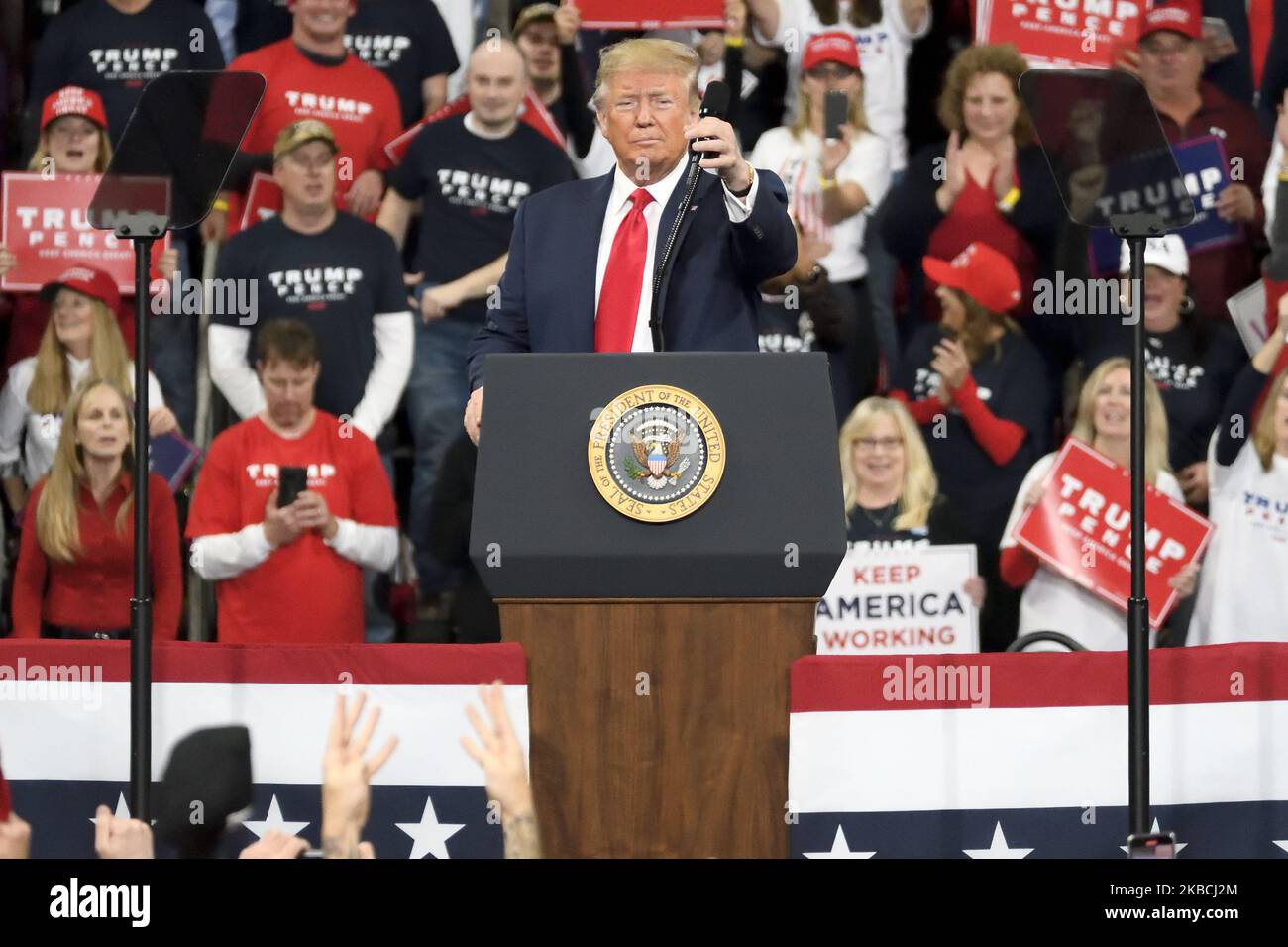 Il presidente degli Stati Uniti Donald Trump parla per più di un'ora mentre lui e il vicepresidente Mike Pence ritornano in Pennsylvania per un raduno della campagna Keep America Great al Giant Center, a Hershey, PA, il 10 dicembre 2019. (Foto di Bastiaan Slabbers/NurPhoto) Foto Stock