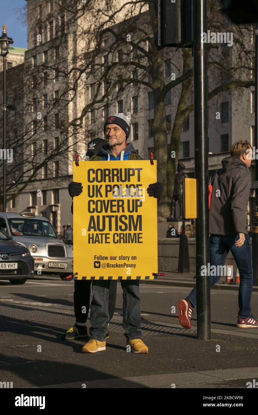 I sostenitori della Brexit si riuniscono a Whitehall, nel centro di Londra, il giorno della storica vittoria elettorale, il 13 dicembre 2019. (Foto di Fabio Burrelli/NurPhoto) Foto Stock