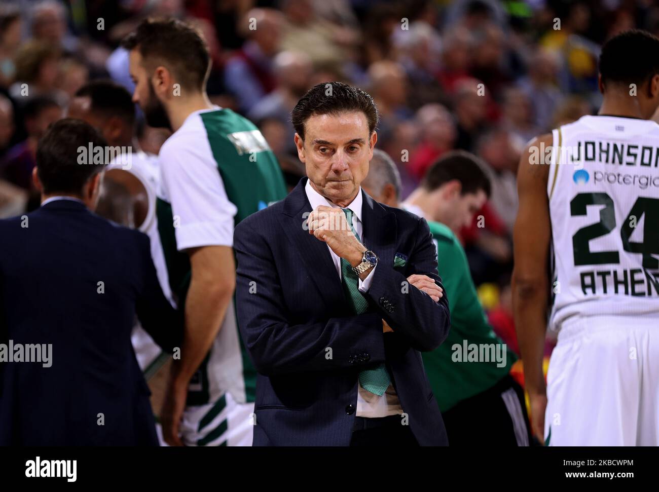 Rick Pitino durante la partita tra FC Barcelona e Panathinaikos BC, corrispondente alla settimana 13 dell'Eurolega, disputata al Palau Blaugrana, il 13th dicembre 2019, a Barcellona, Spagna. (Foto di Joan Valls/Urbanandsport /NurPhoto) Foto Stock