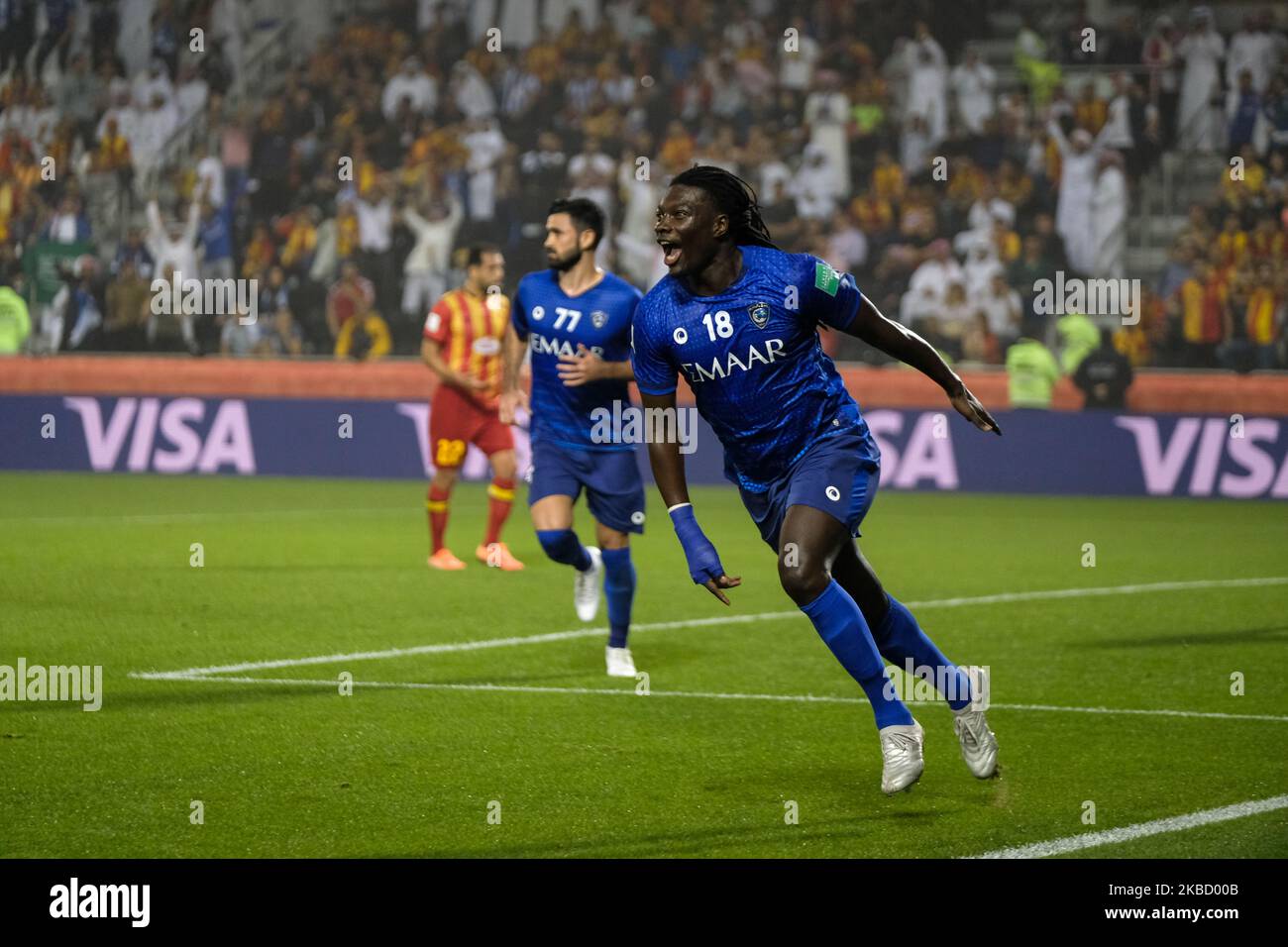 Bafétimbi Gomis festeggia dopo aver segnato la finale del quarto trimestre della Coppa del mondo del Club FIFA tra Espérance de Tunis e al Hilal allo stadio Jassim bin Hamad di Doha, in Qatar, il 14 2019 dicembre. (Foto di Simon Holmes/NurPhoto) Foto Stock