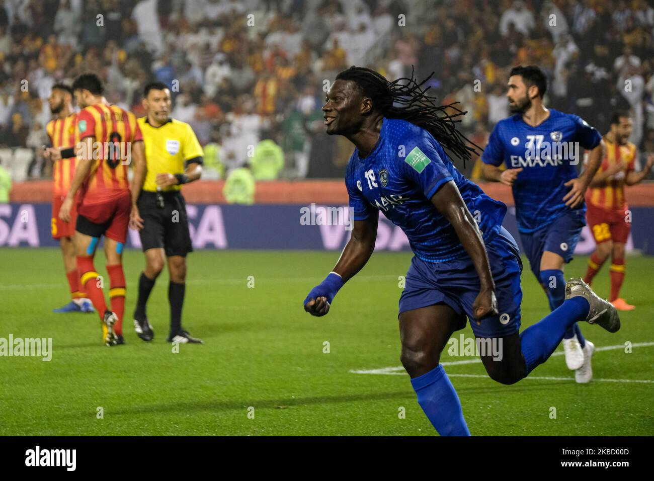 Bafétimbi Gomis festeggia dopo aver segnato la finale del quarto trimestre della Coppa del mondo del Club FIFA tra Espérance de Tunis e al Hilal allo stadio Jassim bin Hamad di Doha, in Qatar, il 14 2019 dicembre. (Foto di Simon Holmes/NurPhoto) Foto Stock