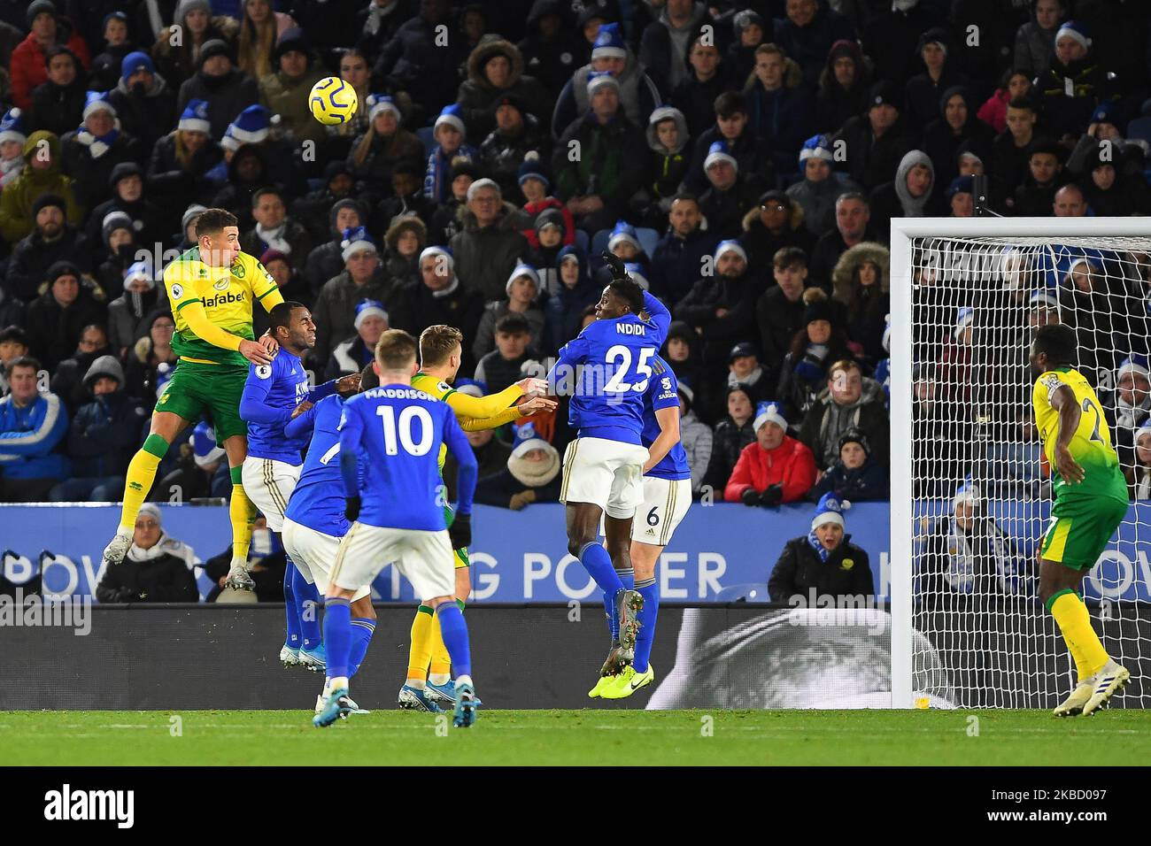 Ben Godfrey (4) di Norwich City dirige la palla durante la partita della Premier League tra Leicester City e Norwich City al King Power Stadium di Leicester sabato 14th dicembre 2019. (Foto di Jon Hobley/MI News/NurPhoto) Foto Stock