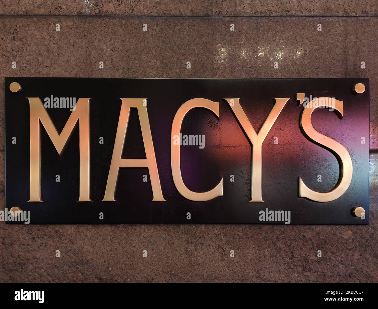 Grandi magazzini Macy's Herald Square Flagship a Midtown Manhattan New York City con decorazioni per vetrine natalizie. Il negozio è tra i più grandi del mondo e l'edificio è un punto di riferimento storico nazionale di fronte a Herald Square, vicino a Times Square, come visto il 12 novembre 2019. NYC, NY, USA (Foto di Nicolas Economou/NurPhoto) Foto Stock