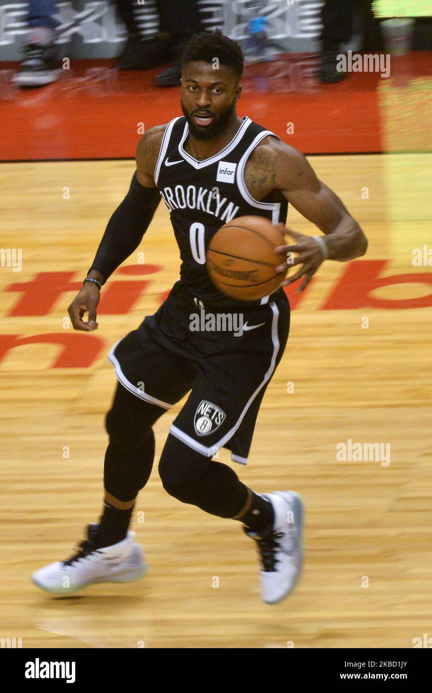 David Nwaba #0 dei Brooklyn Nets guarda durante il gioco della stagione regolare NBA tra Toronto Raptors e Brooklyn Nets alla Scotiabank Arena il 14 dicembre 2019, a Toronto, Canada (Raptors vinse 110:102) (Foto di Anatoliy Cherkasov/NurPhoto) Foto Stock