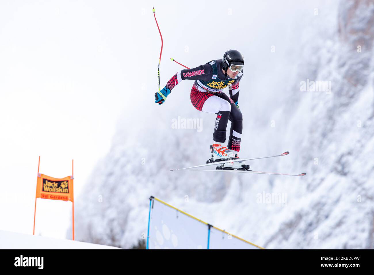 Forerunner della gara di sci durante la Coppa del mondo di sci allenamento Downhill a Saslong il 18 dicembre 2019 a Santa Cristina, Italia. (Foto di Emmanuele Ciancaglini/NurPhoto) Foto Stock