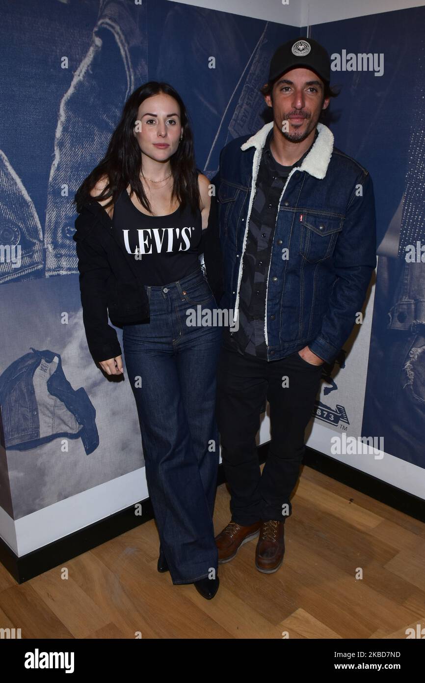 L'attrice messicana Zuria Vega e l'attore cubano Alberto Guerra posa per le foto durante l'apertura del Levi's Store presso l'Antartide Fashion Hall il 18 dicembre 2019 a Città del Messico (Foto di Eyepix/NurPhoto) Foto Stock