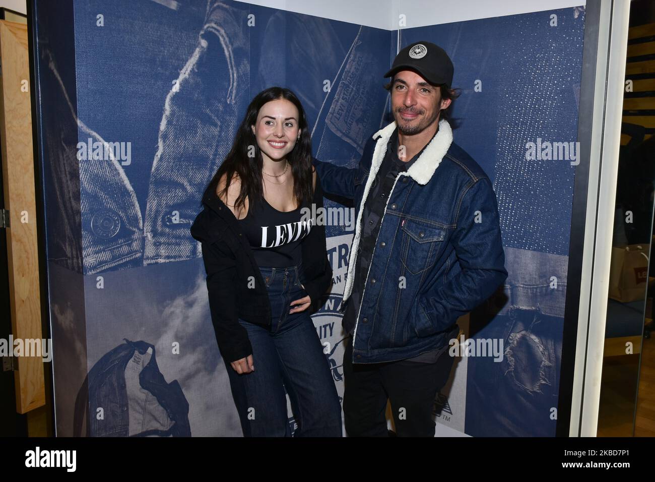 L'attrice messicana Zuria Vega e l'attore cubano Alberto Guerra posa per le foto durante l'apertura del Levi's Store presso l'Antartide Fashion Hall il 18 dicembre 2019 a Città del Messico (Foto di Eyepix/NurPhoto) Foto Stock