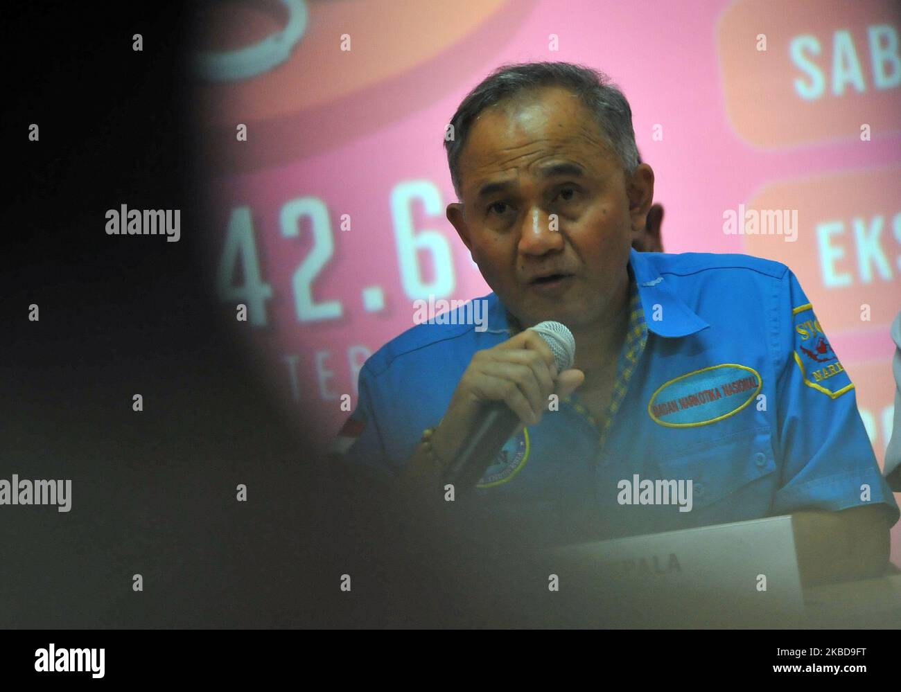 Capo del National Narcotics Board Republik of Indonesia (BNN) Heru Winarko quando fornisce una descrizione delle prestazioni di fine anno del National Narcotics Board Republik of Indonesia (BNN) a Giacarta il 20,2019 dicembre. Il National Narcotics Board Republik of Indonesia (BNN), la polizia nazionale (Polri), l'esercito nazionale indonesiano (TNI), le dogane e l'immigrazione nel 2019 sono riusciti a scoprire 33.371 casi di narcotici con una serie di elementi di prova, vale a dire narcotici di cannabis per un totale di 112,2 tonnellate, metanfetamine 5,01 tonnellate, ecstasy 1,3 milioni di tonnellate, E PCC per un totale di 1,65 milioni di euro Foto Stock