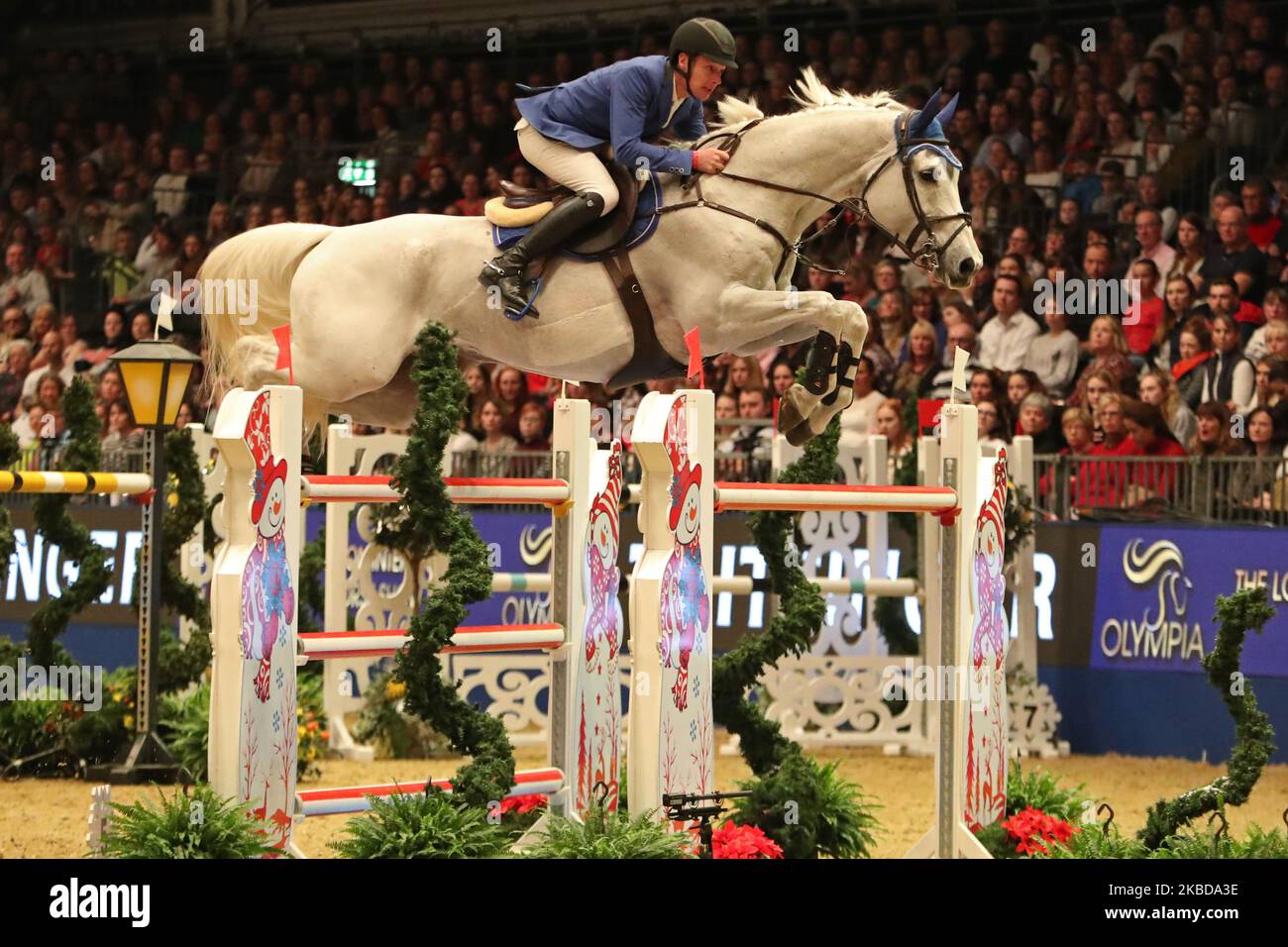 Bart Bles cavalcando il Gin D durante lo Champagne-Tattinger Ivy Stakes all'International Horse Show di Olympia, Londra, giovedì 19th dicembre 2019. (Foto di Jon Bromley/ MI News/NurPhoto) Foto Stock