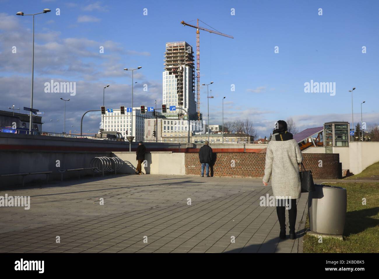 La costruzione del complesso Unity Center, che sostituirà il famigerato edificio Szkieletor (Skeleton) che non è stato completato dal 1975. Cracovia, Polonia il 13 dicembre 2019. (Foto di Beata Zawrzel/NurPhoto) Foto Stock