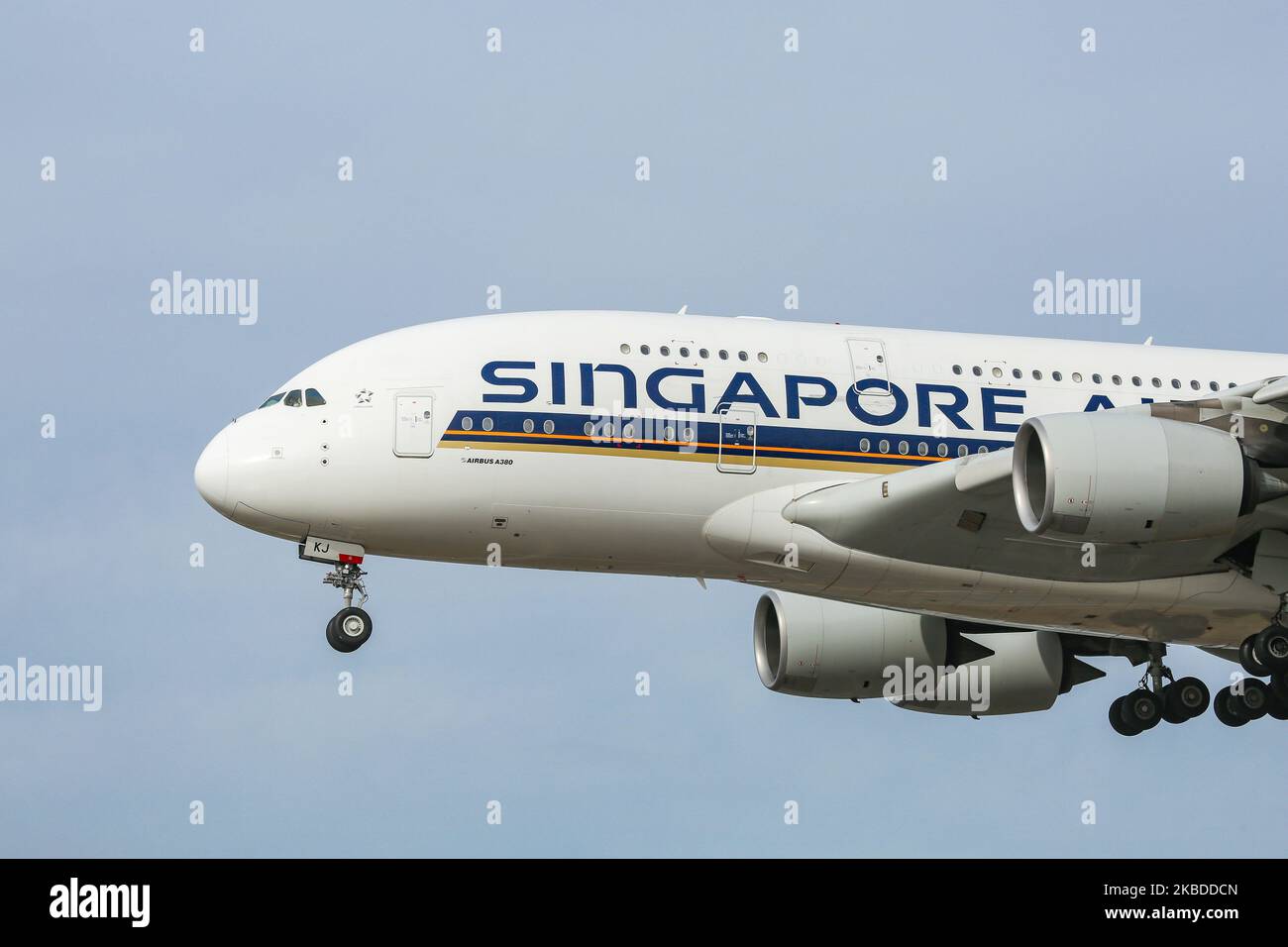 Singapore Airlines Airbus A380, in particolare gli aeromobili A380-841 visti all'atterraggio finale presso l'aeroporto internazionale John F. Kennedy JFK di New York il 14 novembre 2019. Il velivolo a lunga percorrenza, a doppio ponte e a cassone largo ha la registrazione 9V-SKJ ed è alimentato da motori a getto 4x RR ( Rolls Royce ). Singapore SQ, sia è la compagnia aerea di bandiera di Singapore, con una base nel suo hub Changi Airport SIN WSSS, un membro della Star Alliance Aviation Alliance. La compagnia aerea è stata premiata da Skytrax come migliore compagnia aerea del mondo. (Foto di Nicolas Economou/NurPhoto) Foto Stock