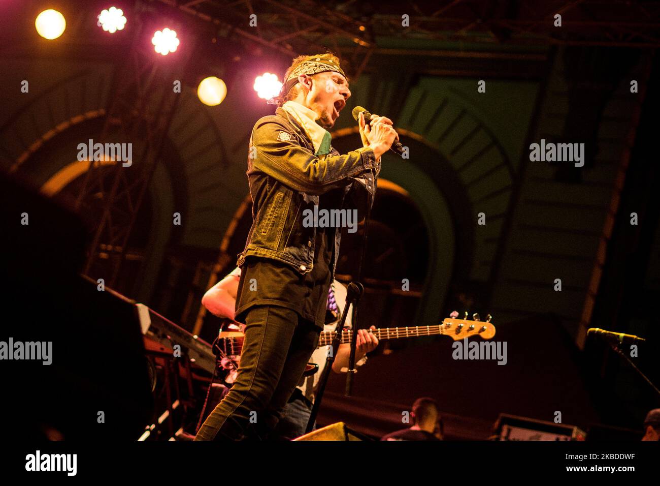 Il dottor Krapula (Rock band) suona durante una protesta contro il governo a Medellin, Colombia, il 22 dicembre 2019. Il governo del presidente colombiano Ivan Duque sta affrontando proteste contro le sue politiche economiche, la disoccupazione, la corruzione politica e la violenza finanziata con droghe. (Foto di Santiago Botero/NurPhoto) Foto Stock