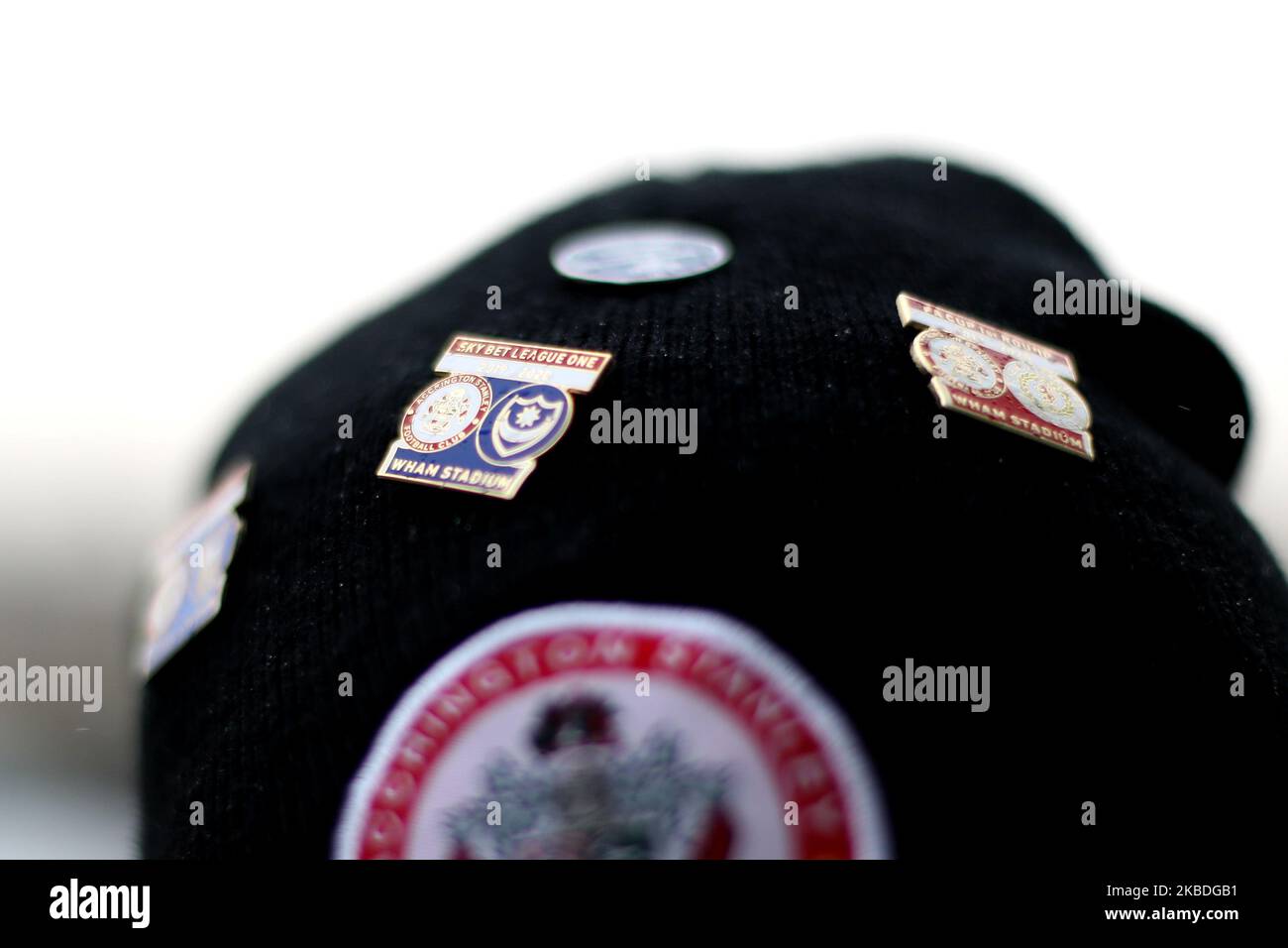 Vista generale di un distintivo di pin di Accrington Stanley fanâ durante la partita della Sky Bet League 1 tra Blackpool e Accrington Stanley a Bloomfield Road, Blackpool giovedì 26th dicembre 2019. (Foto di Tim Markland/MI News/NurPhoto) Foto Stock