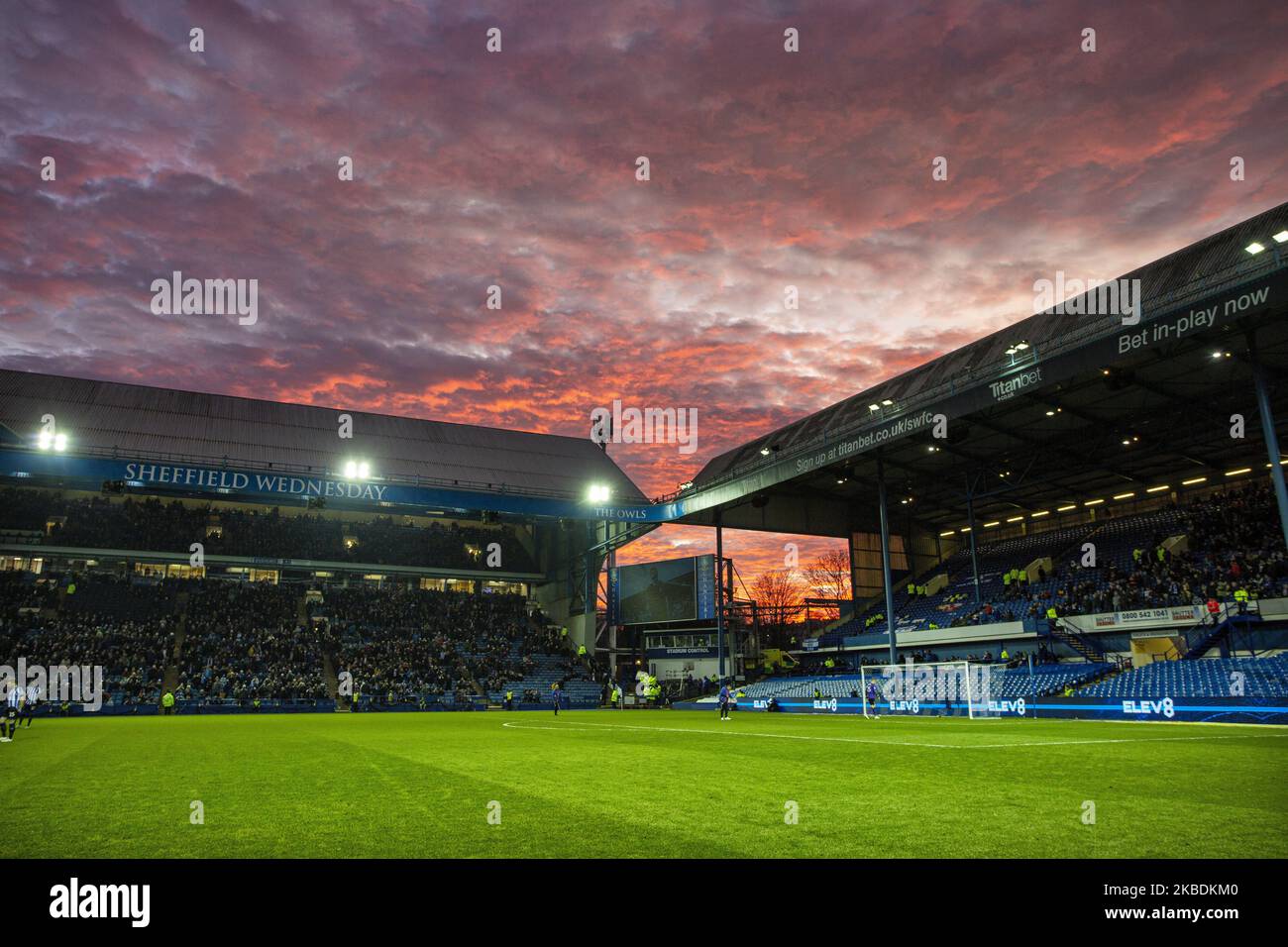 Una vista generale del tramonto durante la partita del Campionato Sky Bet tra Sheffield Mercoledì e Cardiff City a Hillsborough, Sheffield Domenica 29th Dicembre 2019. (Credit: Marco Fletcher | MI News) Foto Stock