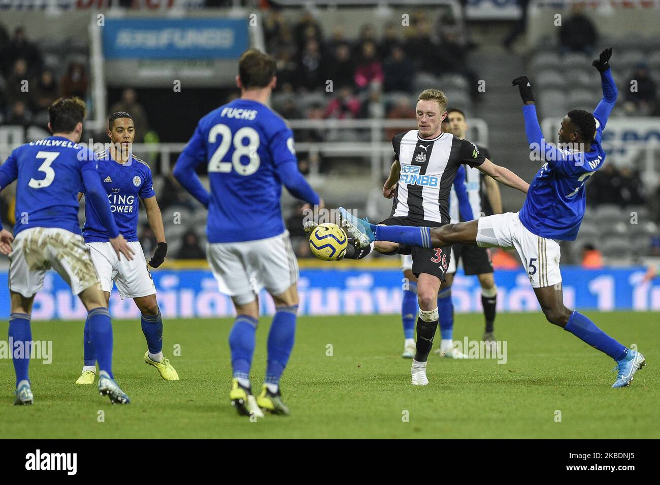 WES Morgan (5) di Leicester City si mette al primo posto durante la partita della Premier League tra Newcastle United e Leicester City a St. James's Park, Newcastle, mercoledì 1st gennaio 2020. (Foto di IAM Burn/MI News/NurPhoto) Foto Stock