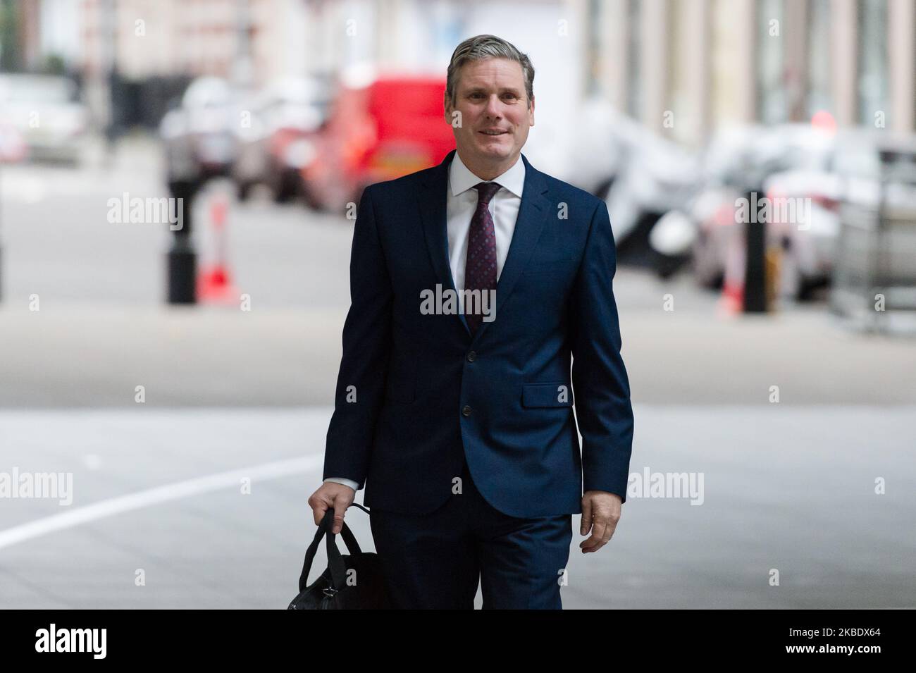 Sir Keir Starmer, il segretario Shadow Brexit, arriva alla BBC Broadcasting House nel centro di Londra per comparire al Andrew Marr Show il 05 gennaio 2020 a Londra, Inghilterra. Sir Keir Starmer ha dichiarato la sua candidatura alla gara per la leadership del Partito laburista che inizierà la prossima settimana. (Foto di Wiktor Szymanowicz/NurPhoto) Foto Stock