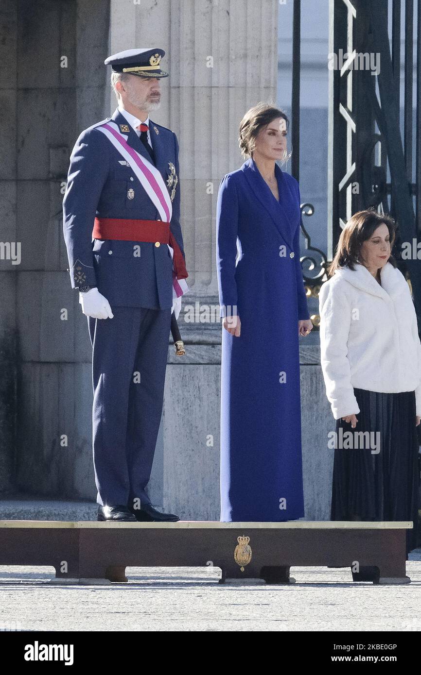 Il re spagnolo Felipe VI e la regina Letizia Spagna al luogo della parata al suo arrivo a presiedere la celebrazione dell'esercito in occasione del Pascua Militar Day, al Palazzo reale nel centro di Madrid, Spagna, 06 gennaio 2020. Il re spagnolo Felipe VI presiede la cerimonia annuale dell'esercito per celebrare il giorno dell'Epifania al Palazzo reale. Il re spagnolo Carlos III stabilì questa cerimonia nel 1782 dopo che le truppe spagnole catturarono la città di Mahon, nell'isola di Minorca, dalle truppe britanniche il 06 gennaio 1782. (Foto di Oscar Gonzalez/NurPhoto) Foto Stock