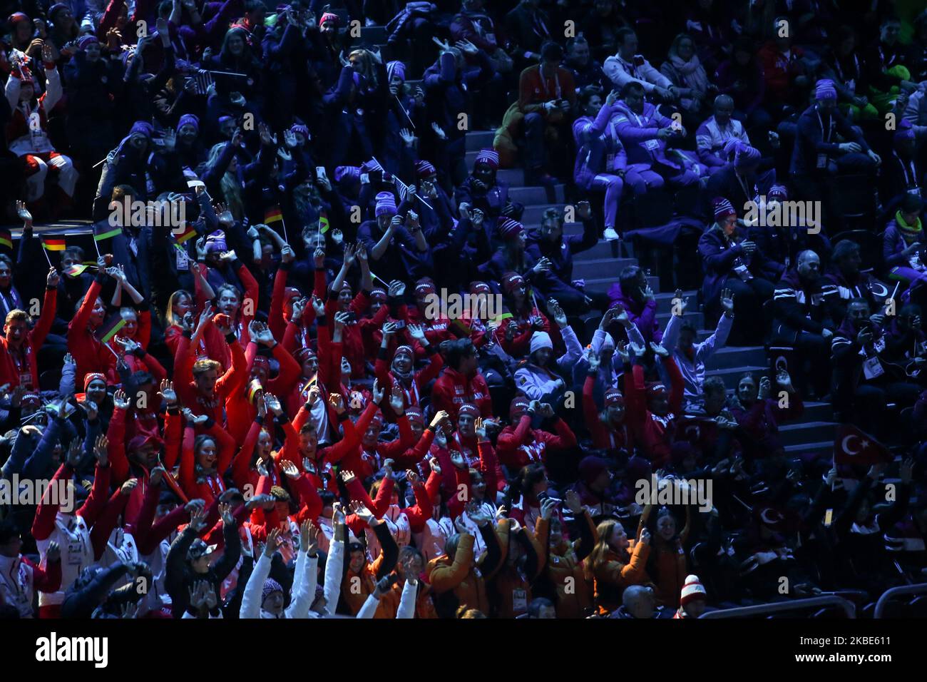 Gli atleti si rallegrano durante la cerimonia di apertura dei Giochi Olimpici invernali dei giovani, Losanna 2020, nella Vaudoise Arena di Losanna, Svizzera, il 9 gennaio 2020. (Foto di Dominika Zarzycka/NurPhoto) Foto Stock