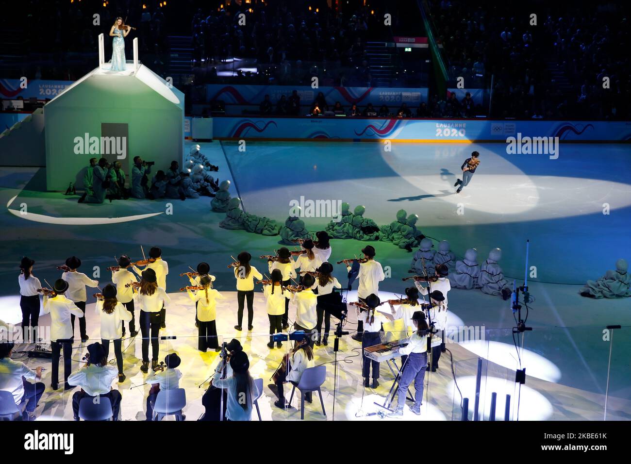 Gli artisti si esibiscono durante la cerimonia di apertura dei Giochi Olimpici invernali dei giovani, Losanna 2020, nella Vaudoise Arena di Losanna, Svizzera, il 9 gennaio 2020 (Foto di Dominika Zarzycka/NurPhoto) Foto Stock