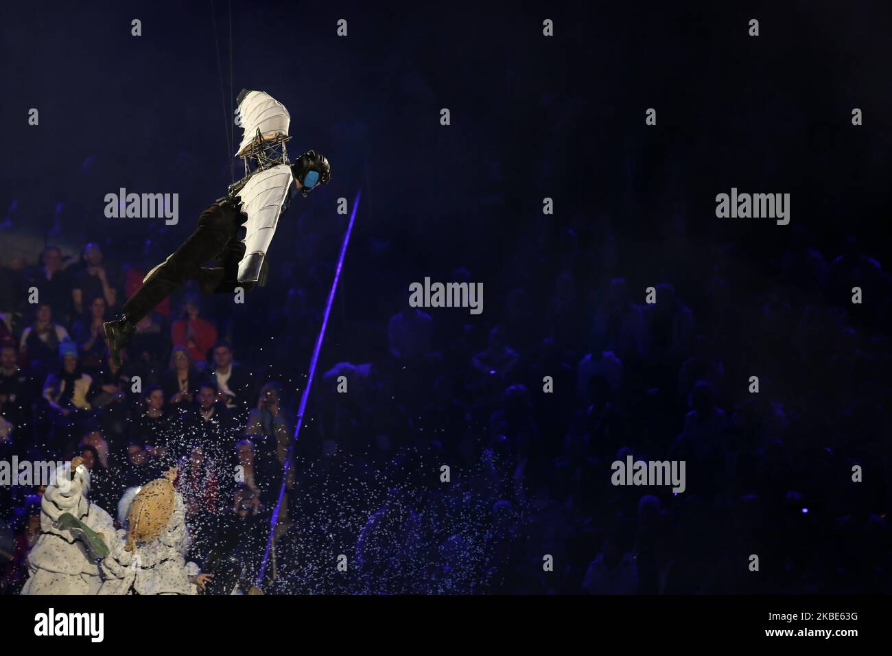 Gli artisti si esibiscono durante la cerimonia di apertura dei Giochi Olimpici invernali dei giovani, Losanna 2020, nella Vaudoise Arena di Losanna, Svizzera, il 9 gennaio 2020 (Foto di Dominika Zarzycka/NurPhoto) Foto Stock