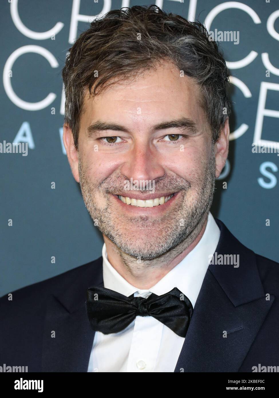 SANTA MONICA, LOS ANGELES, CALIFORNIA, USA - 12 GENNAIO: Mark Duplass arriva al 25th° Annual Critics' Choice Awards tenutosi al Barker Hangar il 12 gennaio 2020 a Santa Monica, Los Angeles, California, Stati Uniti. (Foto di Xavier Collin/Image Press Agency/NurPhoto) Foto Stock