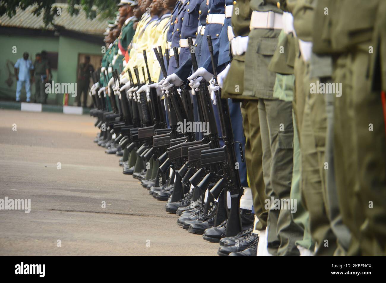 I soldati nigeriani in parata durante la celebrazione del giorno della memoria delle forze armate del 2020 che si è svolta in Piazza Tafawa Balewa, terreno cerimoniale nell'isola di Lagos, mercoledì 15th gennaio. (Foto di Olukayode Jaiyeola/NurPhoto) Foto Stock