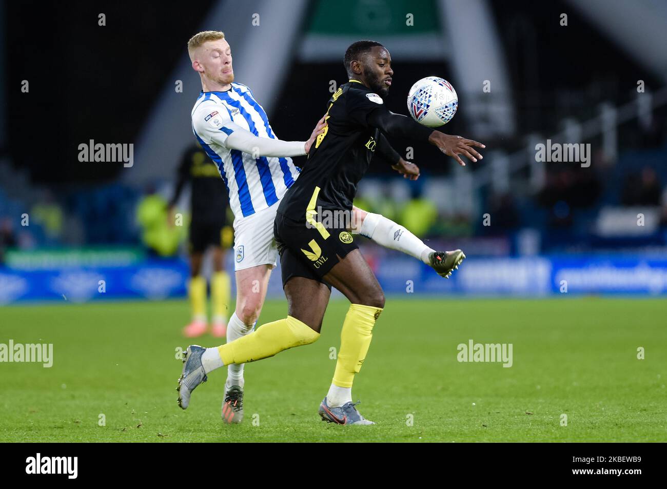 Il centrocampista della città di Huddersfield Lewis o'Brien e il Brentford FC inoltrano Josh Daisilva durante la partita del Campionato Sky Bet tra Huddersfield Town e Brentford allo Stadio John Smith di Huddersfield sabato 18th gennaio 2020. (Foto di Andy Whitehead/MI News/NurPhoto) Foto Stock