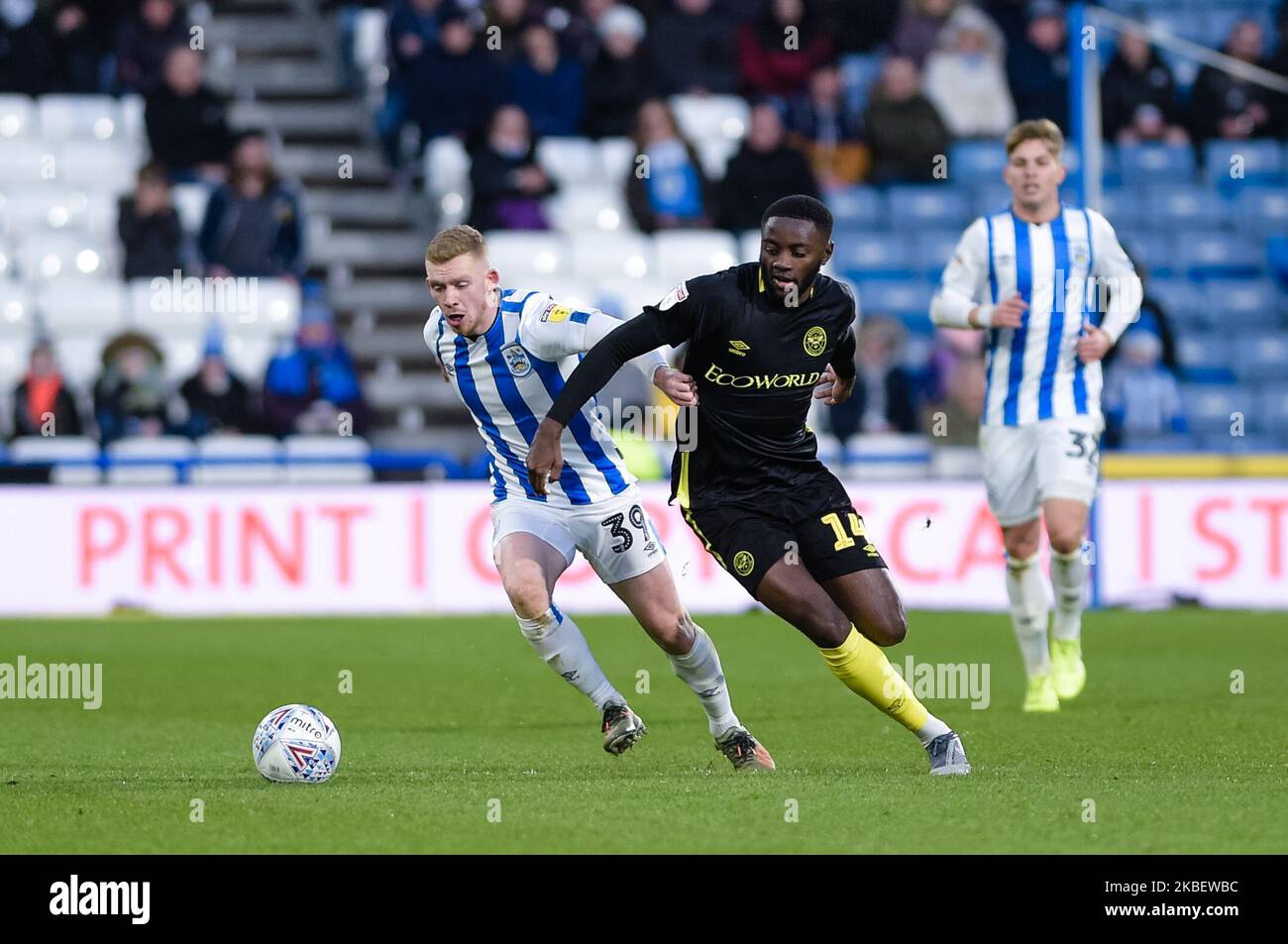 Il centrocampista della città di Huddersfield Lewis o'Brien e il Brentford FC inoltrano Josh Daisilva durante la partita del Campionato Sky Bet tra Huddersfield Town e Brentford allo Stadio John Smith di Huddersfield sabato 18th gennaio 2020. (Foto di Andy Whitehead/MI News/NurPhoto) Foto Stock