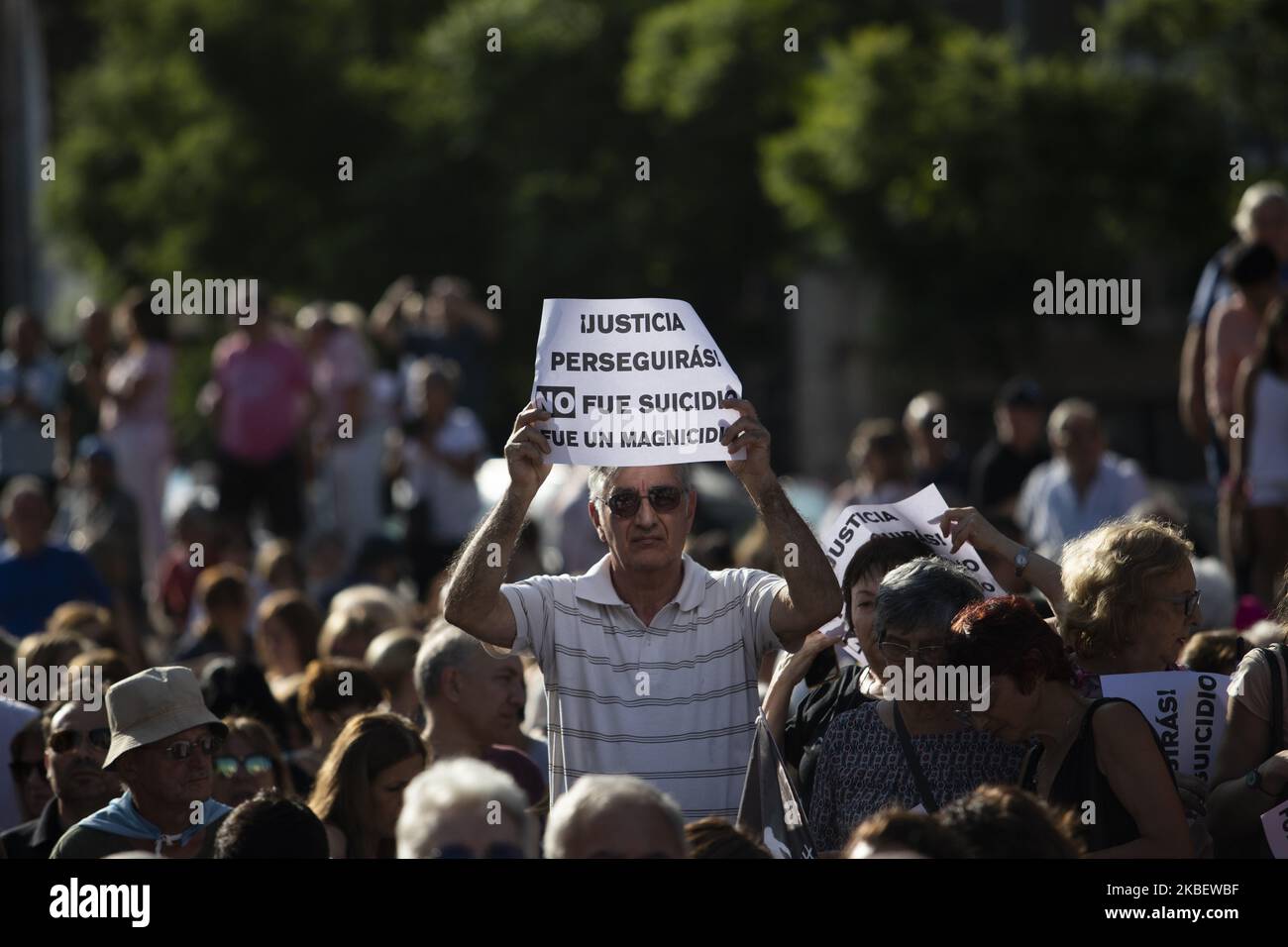 I manifestanti partecipano alle commemorazioni del quinto anniversario della morte del procuratore speciale Alberto NismanÂ in Plaza Vaticano, il 18 gennaio 2020 a Buenos Aires, Argentina. (Foto di MatÃ­as Baglietto/NurPhoto) Foto Stock